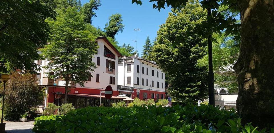 Piccadilly Hotel 2*