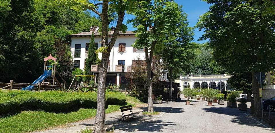 Piccadilly Hotel